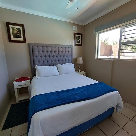 Poolside Guest House ميناء شيبستون المظهر الخارجي الصورة