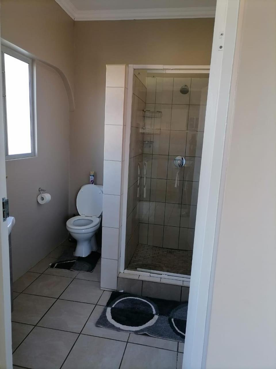 Poolside Guest House ميناء شيبستون الغرفة الصورة