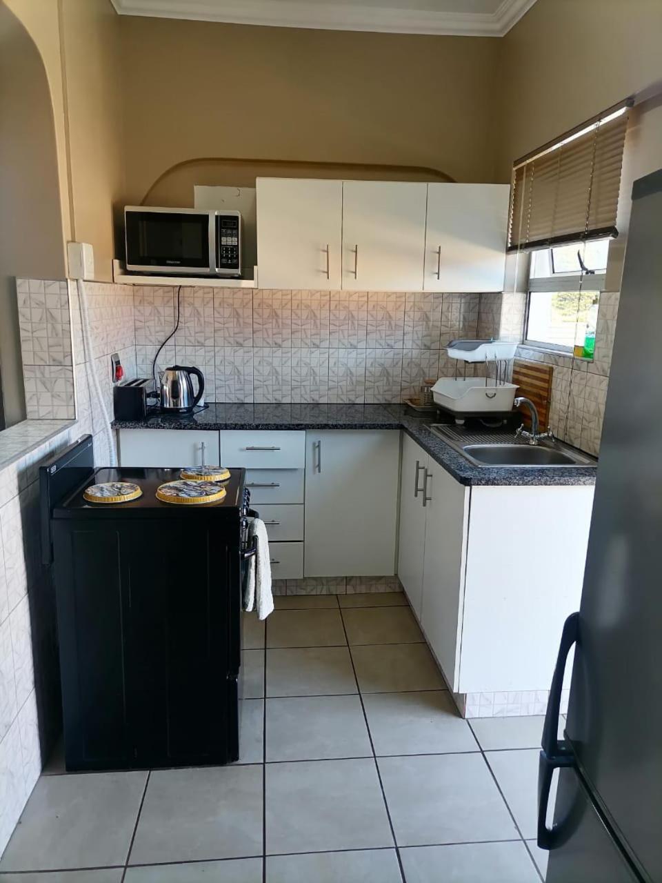 Poolside Guest House ميناء شيبستون الغرفة الصورة