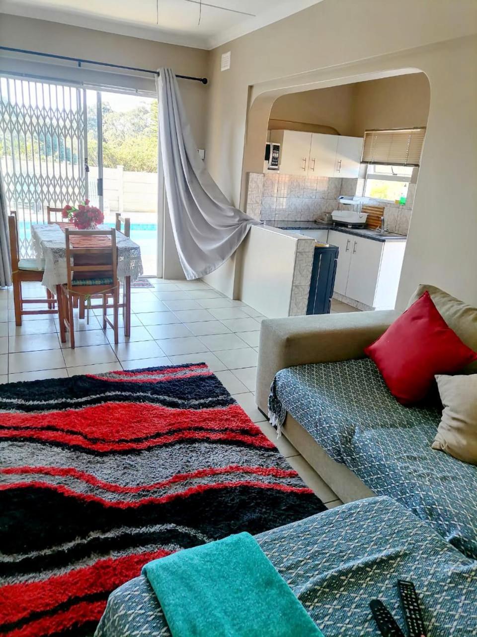 Poolside Guest House ميناء شيبستون المظهر الخارجي الصورة